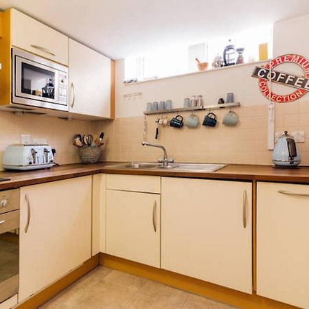 Central 2-Bed, 2-Bath Sanctuary Near Holborn Station, Covent Garden & West End Лондон Экстерьер фото