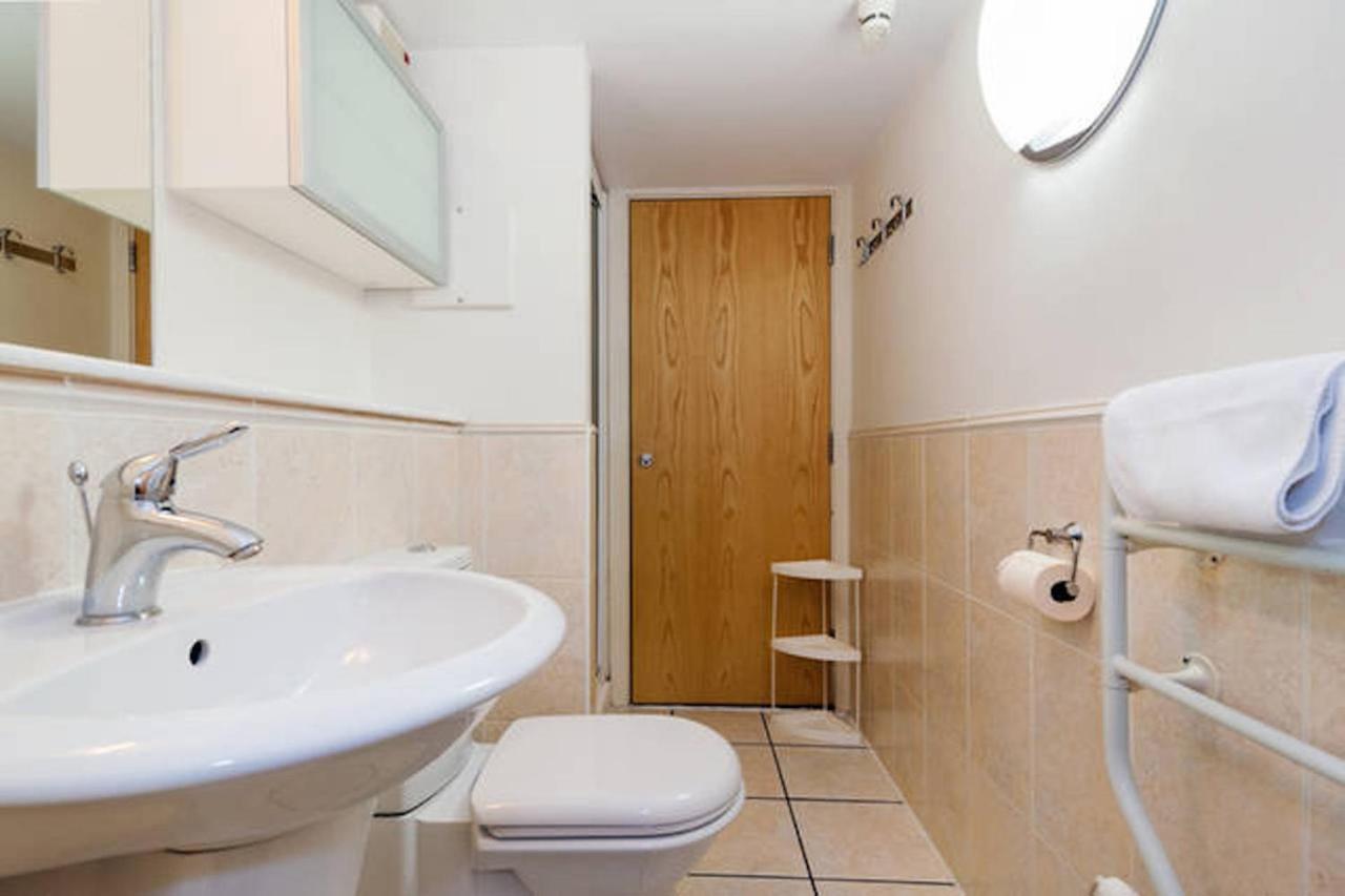 Central 2-Bed, 2-Bath Sanctuary Near Holborn Station, Covent Garden & West End Лондон Экстерьер фото